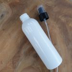 Flacon avec pompe spray en PET